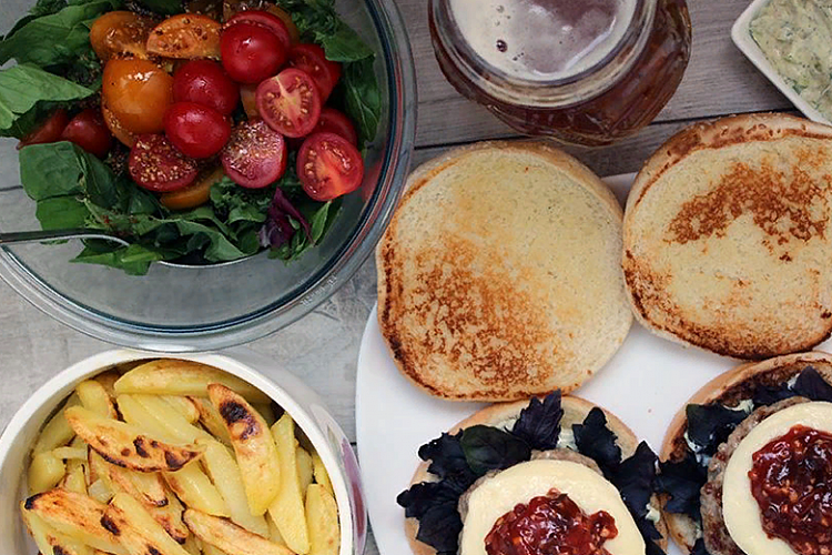 Еда, приготовленная с любовью и съеденная с удовольствием:)