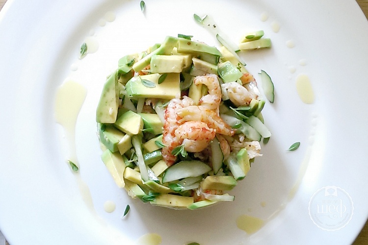 Салат с креветками и авокадо