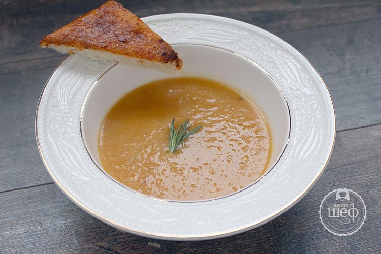 Тыквенный суп с острыми гренками