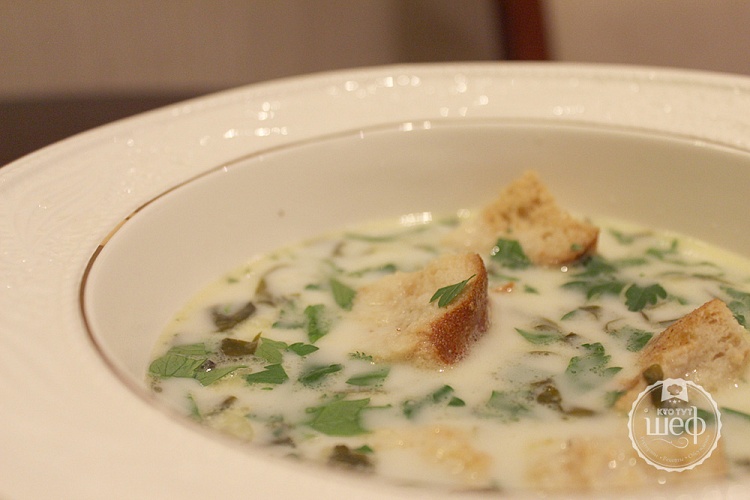 Горячий суп из щавеля