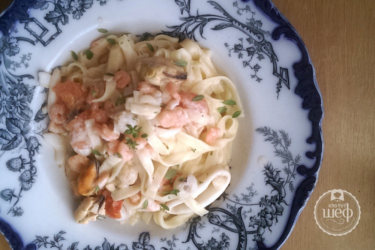 Паста с морепродуктами в сливочном соусе