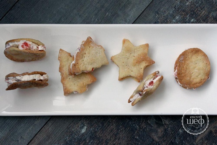 Крекеры с кремом из лосося