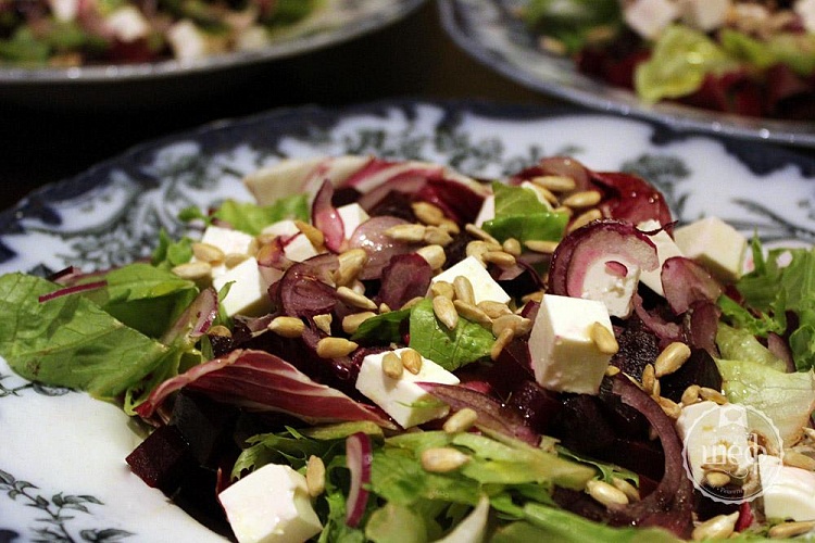 Салат со свеклой и сыром фета