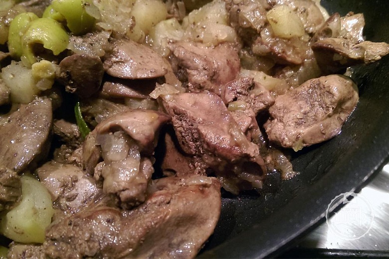 Куриная печень тушеная - фото приготовления