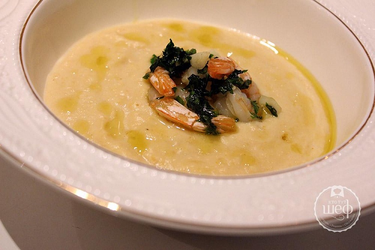 Суп-пюре из нута с креветками